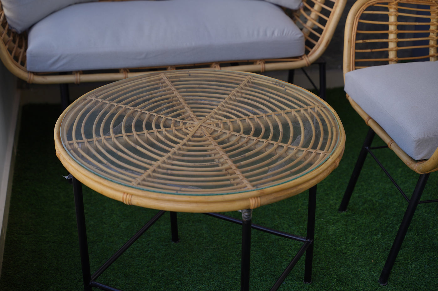 Outdoor Bamboo Round Table – Handcrafted Rattan Top with Black Metal Legs
